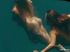KiloLesbians presents: Kelly brook & jessica szohr nude & sexy - piranha - hd