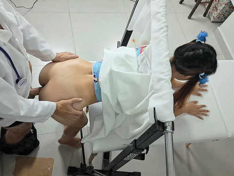 KiloLesbians presents: Gynecologist loses cell phone that contained videos of his patients!